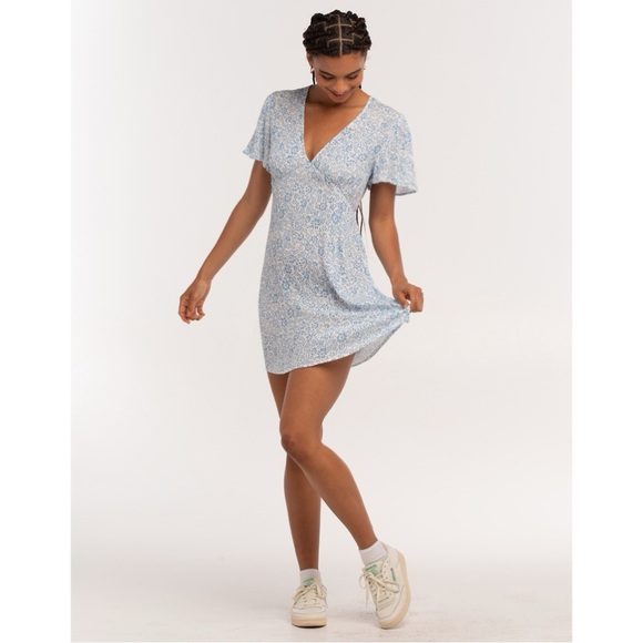 BILLABONG Short and Sweet Blue White Floral Sundress Size Small - Picture 4 of 14